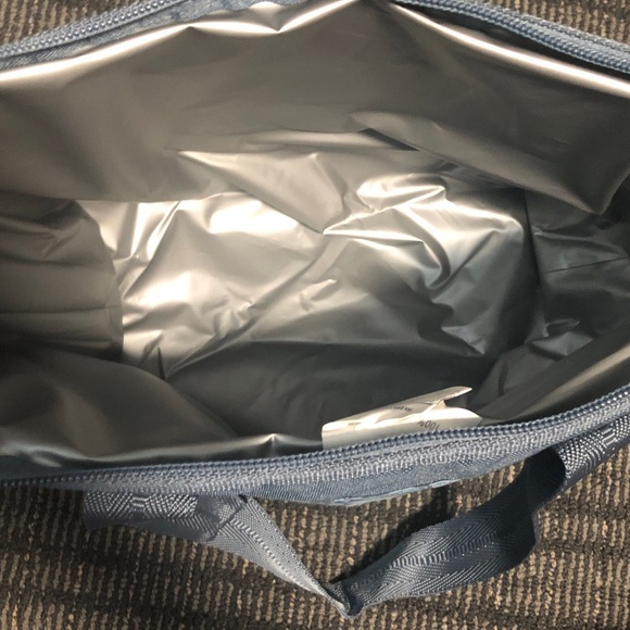 ☘️ Igloo Patterned Blue and Gray Cooler Tote - Picture 6 of 7